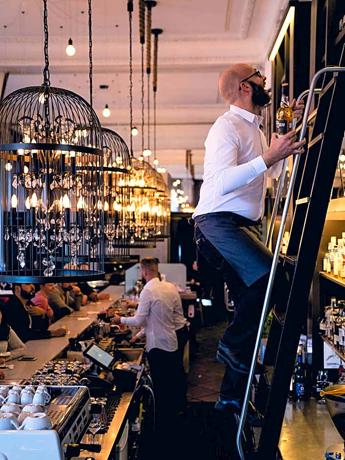 Le Place d Armes Hotel Suites