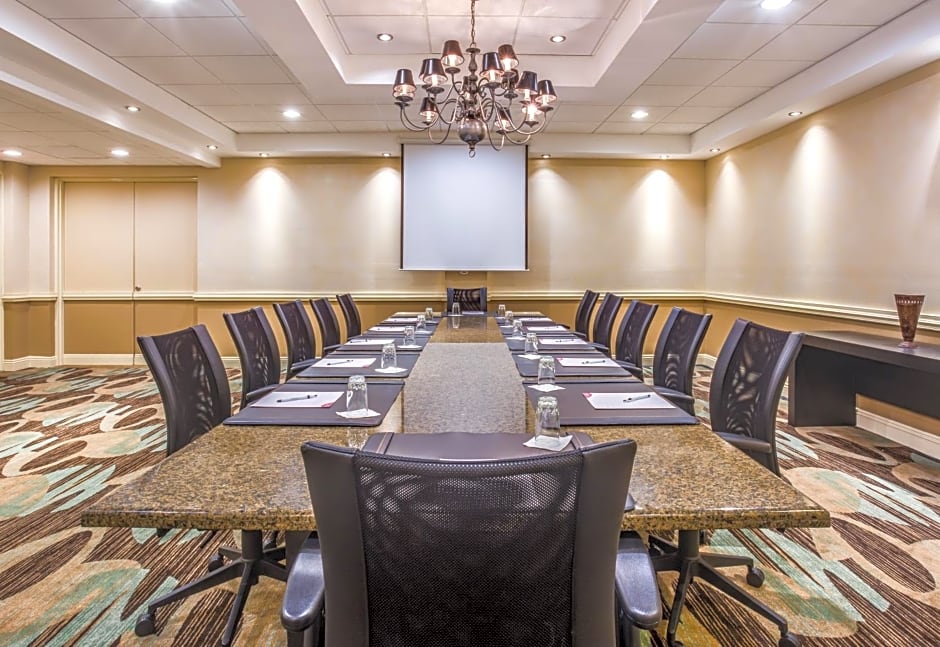Crowne Plaza Hotel Executive Center Baton Rouge, an IHG Hotel