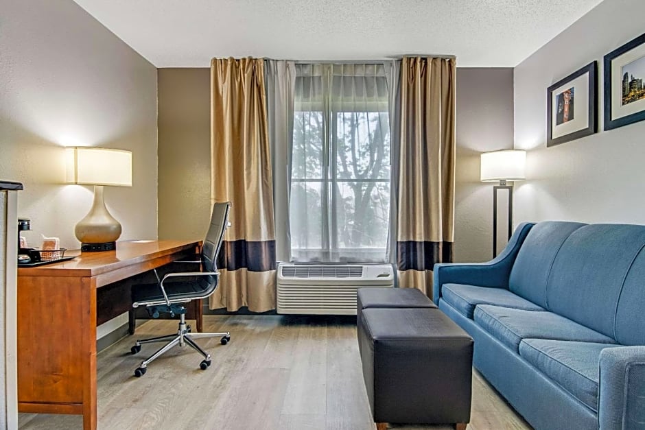 Comfort Suites Lansing