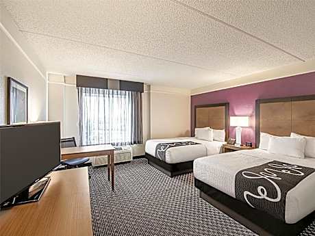 Doube Room with Two Double Beds and Roll-In Shower - Mobility/Hearing Accessible - Non-Smoking