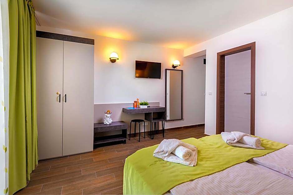Panorama Blue Family Hotel and Free parking