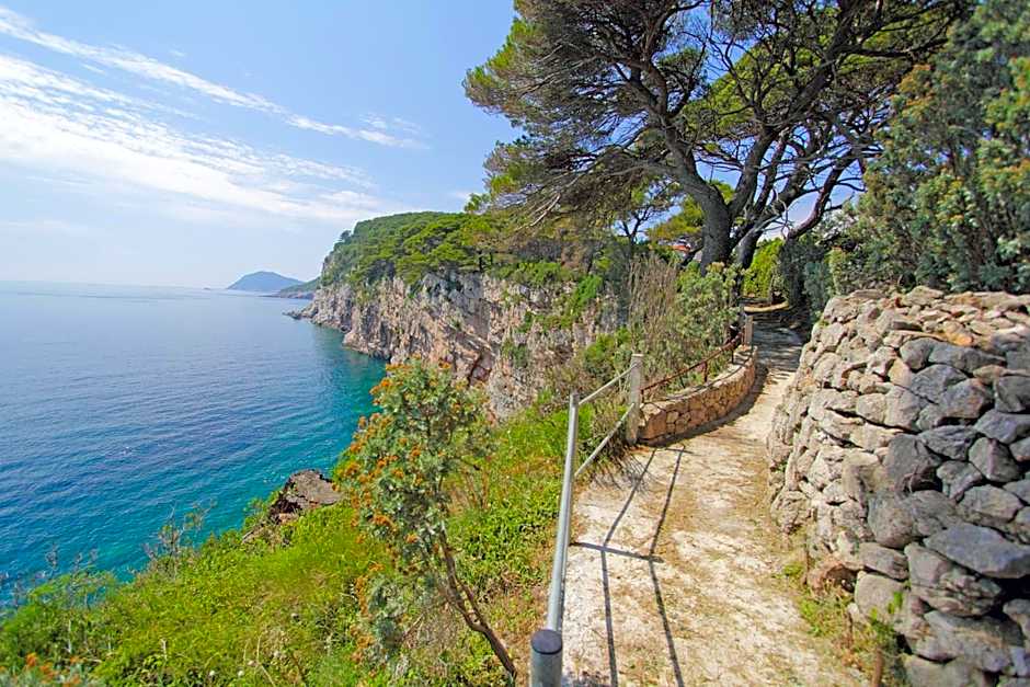 Kalamota Beach House