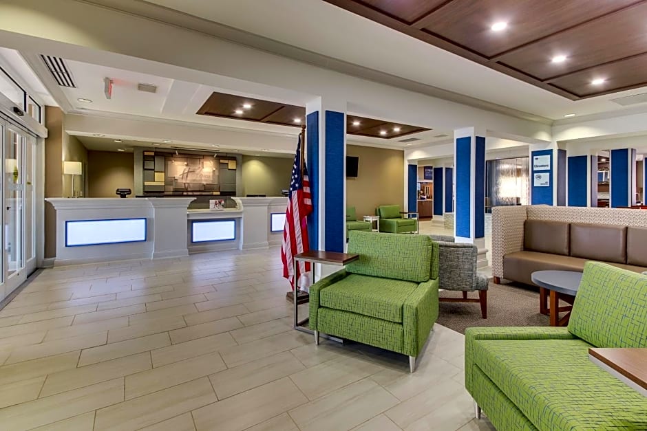 Holiday Inn Express Hotel & Suites Columbus-Fort Benning, an IHG Hotel