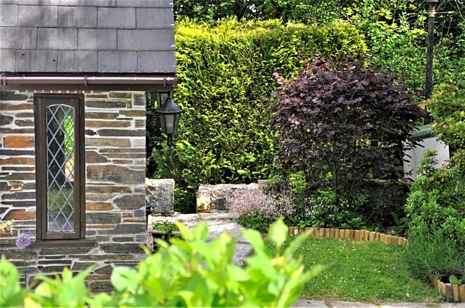 Charming Guest House in Cornish Countryside