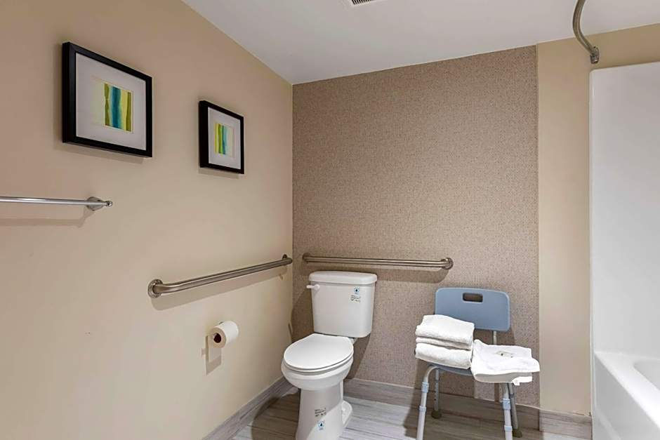 Quality Inn & Suites Camarillo-Oxnard