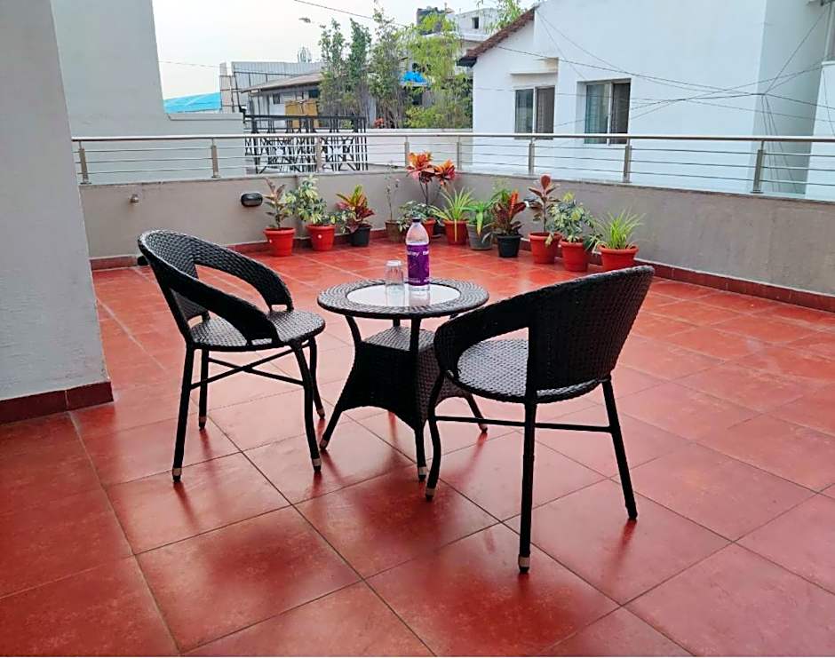 Photo 1 of 5 of Studio, Balcony