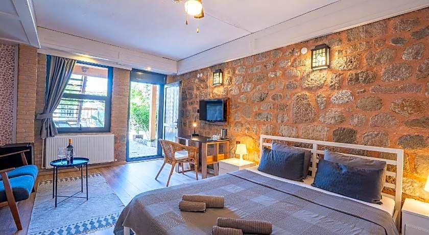 Attalos Suites Hotel