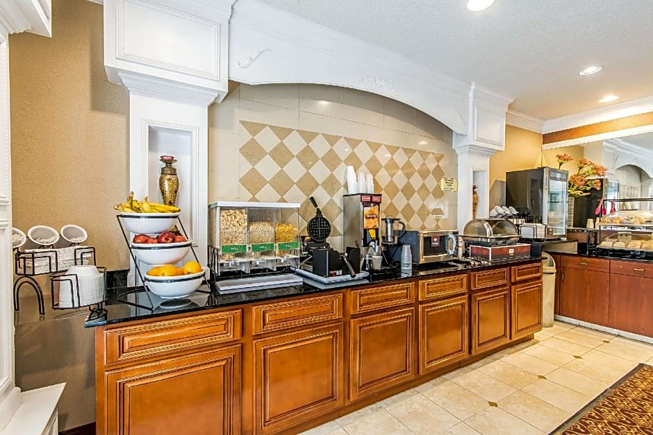 Quality Inn & Suites Evansville North