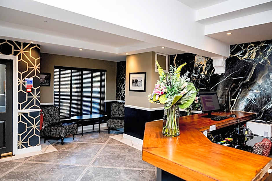 Thames Riviera Hotel