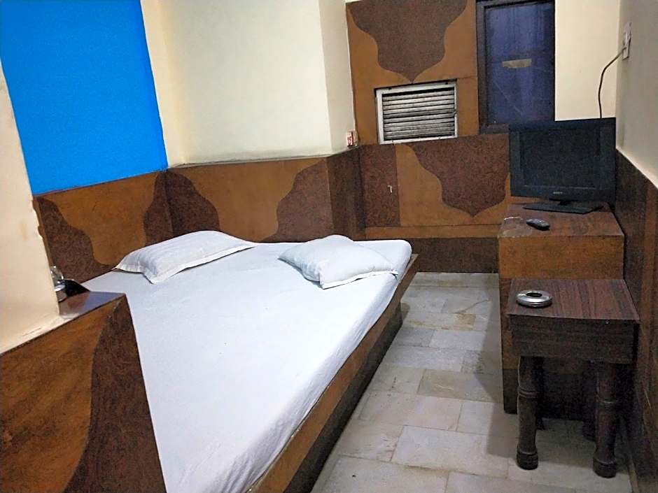 Mahesh Hotel