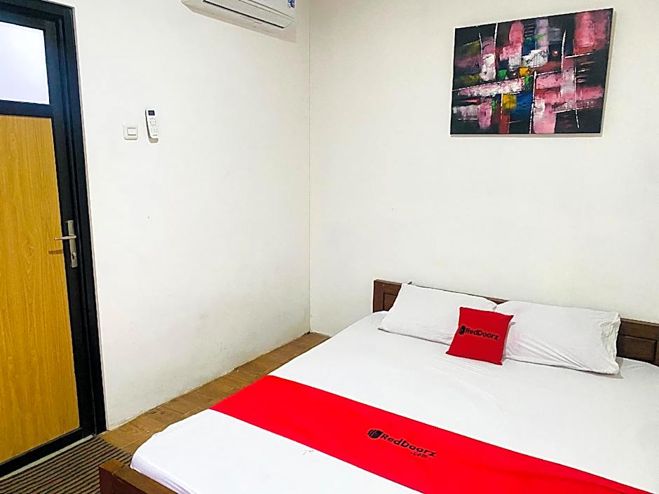 RedDoorz Syariah Near Wisata Durensewu Pandaan