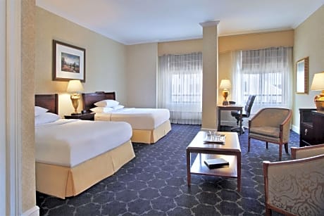 2 Queen Beds Family Room