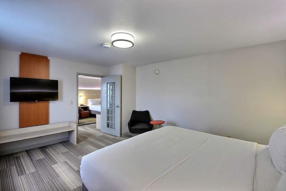Holiday Inn Express Hotel & Suites Milwaukee Airport By IHG