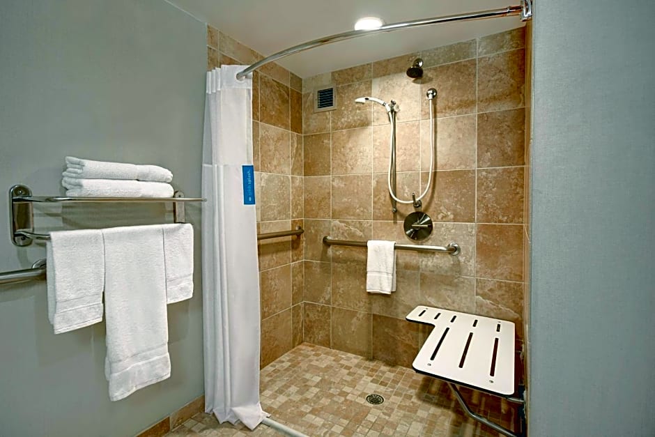 Hampton Inn & Suites Alexandria Old Town Area South