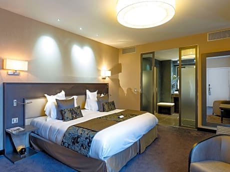 Superior Double Room Shower