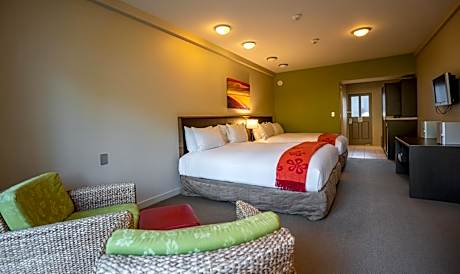 Standard Twin Room with one King and one Queen Bed