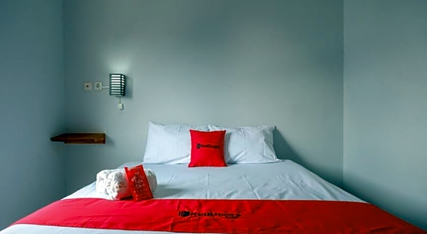 RedDoorz Syariah near Kawasan Sam Poo Kong 2