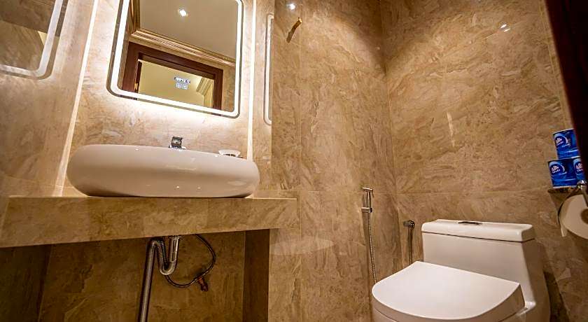 A Residence @ Between Hilton & Cititel Hotel