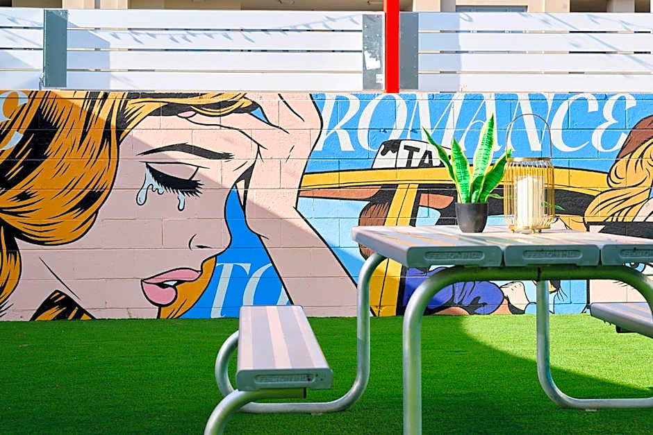 Baileys Parkside Motel by VetroBlu