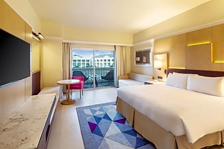 Club King Room
