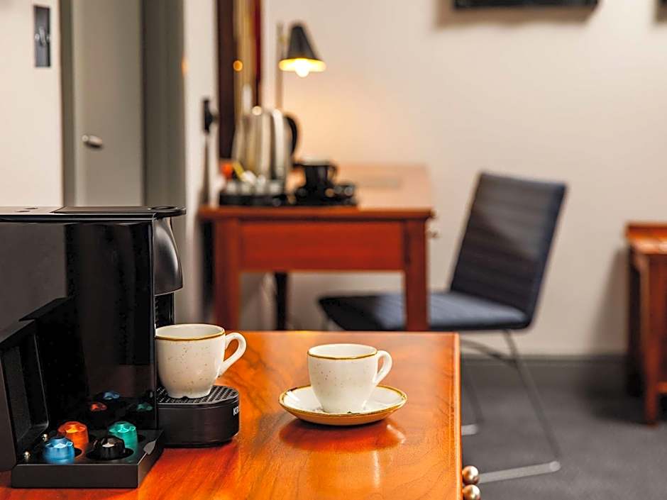 Sunday London Staines-upon-Thames Heathrow T5