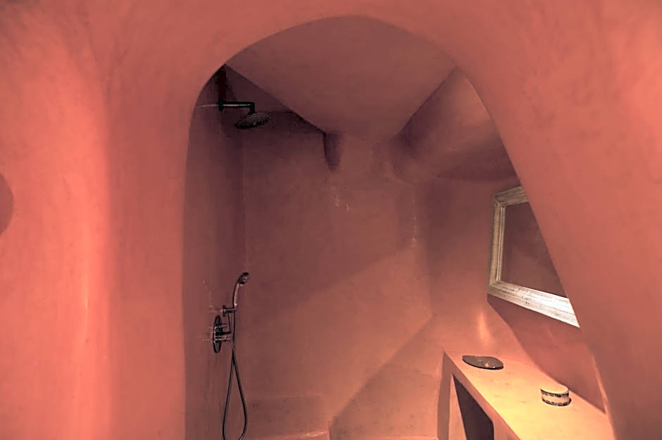 Heliophos Boutique Caves