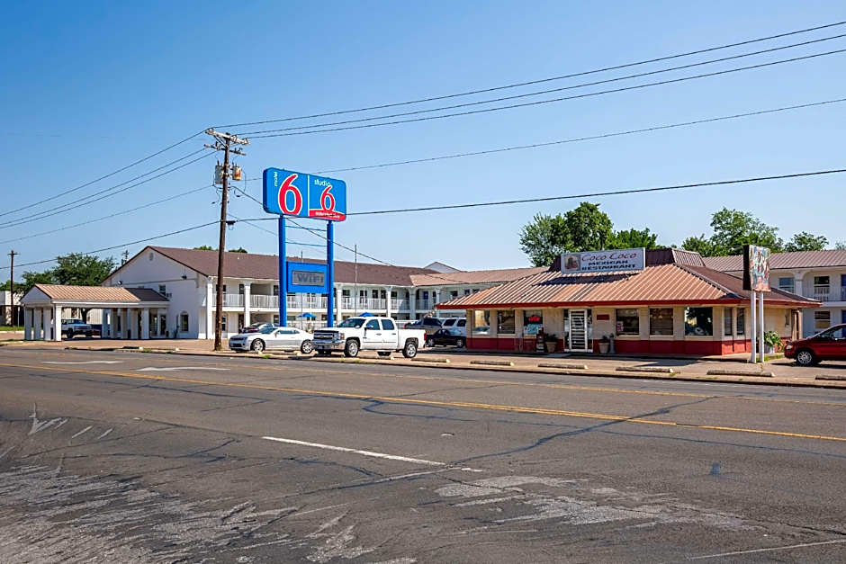 Studio 6-Bryan, TX - University Area
