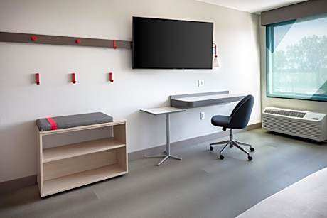 Standard Queen Room with Two Queen Beds and Roll-In Shower - Mobility Access