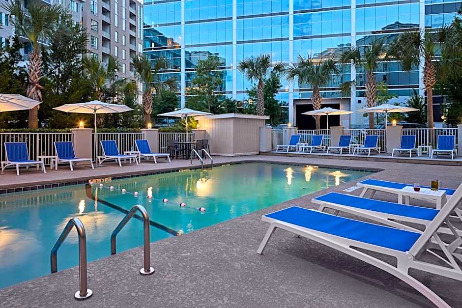 Holiday Inn Express & Suites Charleston Dwtn  West Edge By IHG