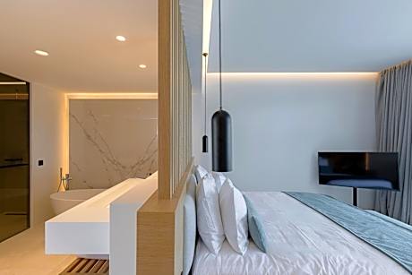 Superior Swim up Suite