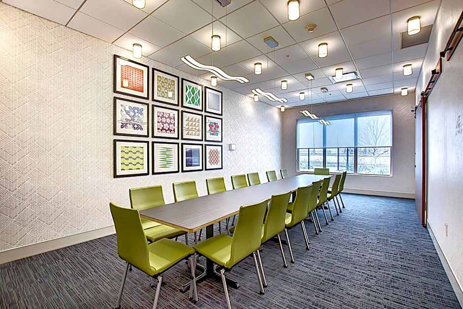 Holiday Inn Express and Suites Calgary Airport Trail NE By IHG