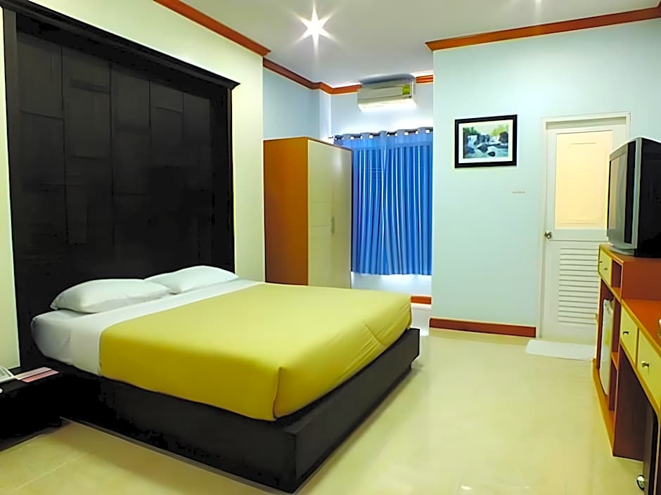 Dee Prom Hotel