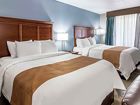 2 Queen Beds, Smoking