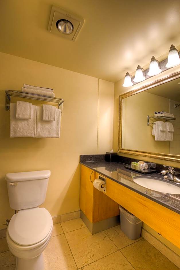 Oceanfront Suites At Cowichan Bay