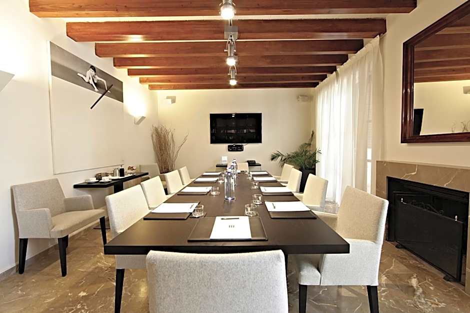 Petit Palace Hotel Tres