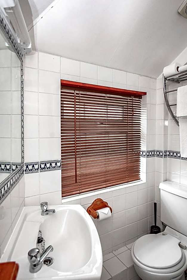 Trivelles Waterhall Country Gatwick Hotel & airport parking