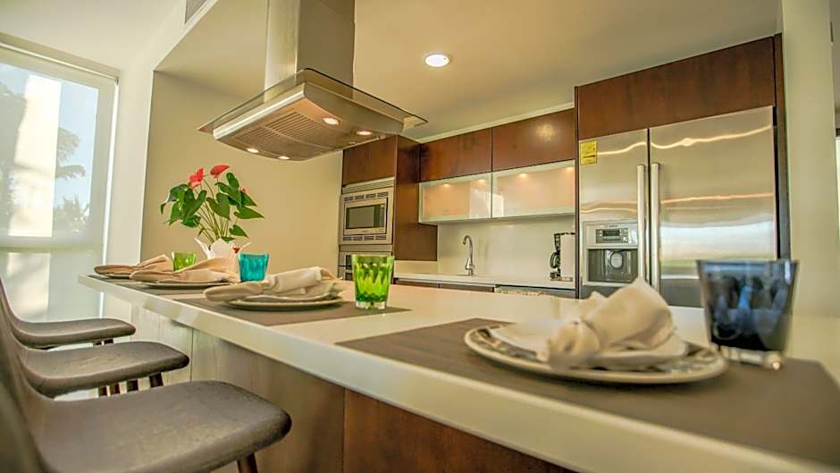 Mareazul Beach Front Condos At playa del Carmen