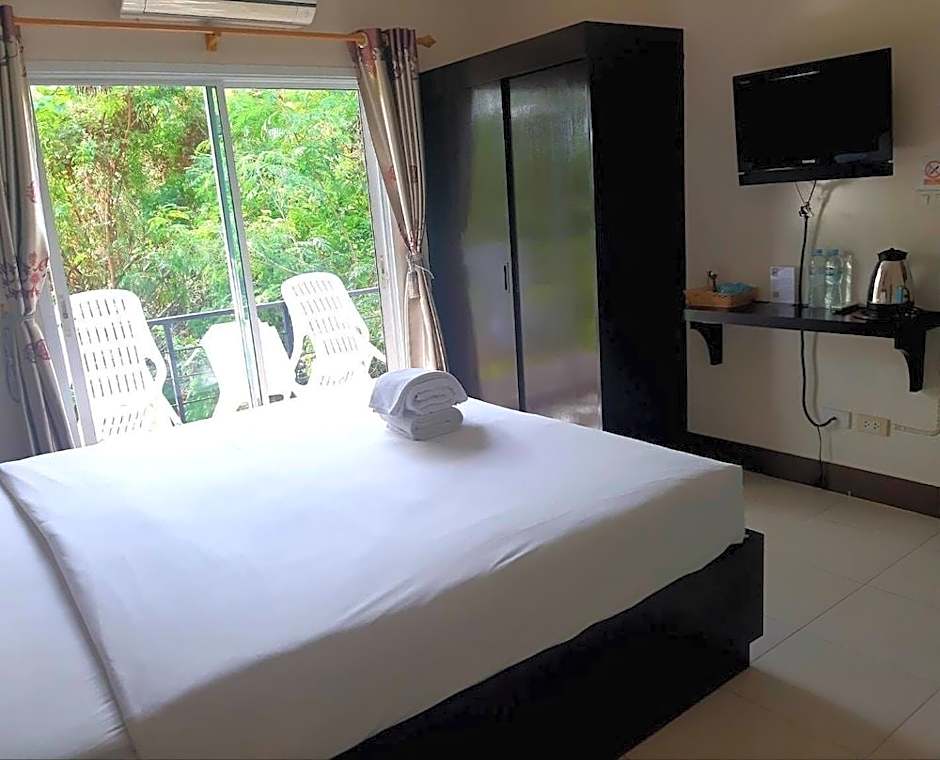 Baan Yuyen Karon Guesthouse