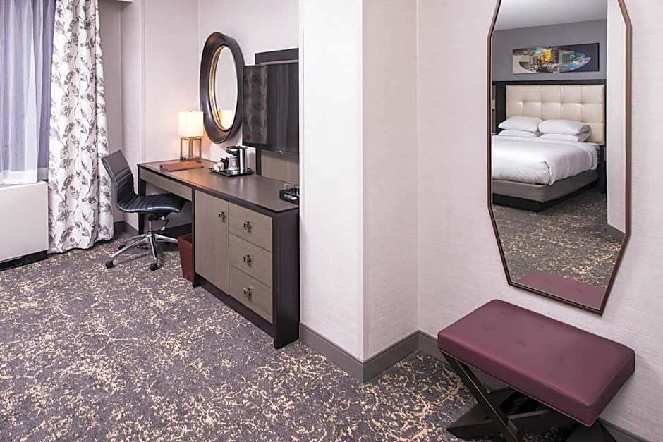 DoubleTree by Hilton Hotel Utica
