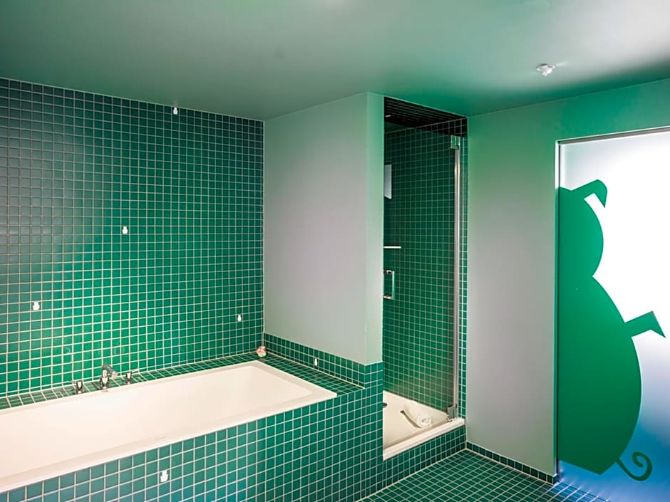 BRATWURSThotel