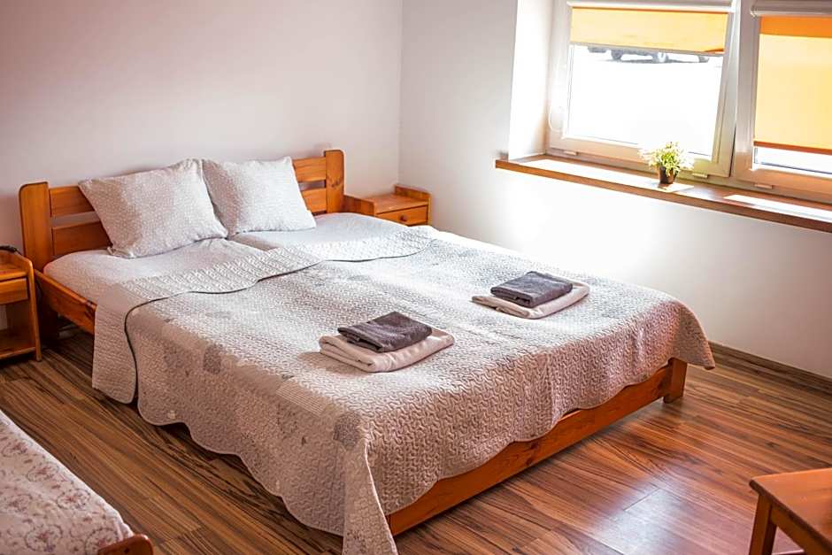 Hotelik Okęcie 39 - Nocleg i Parking Blisko Lotnisko Okęcie