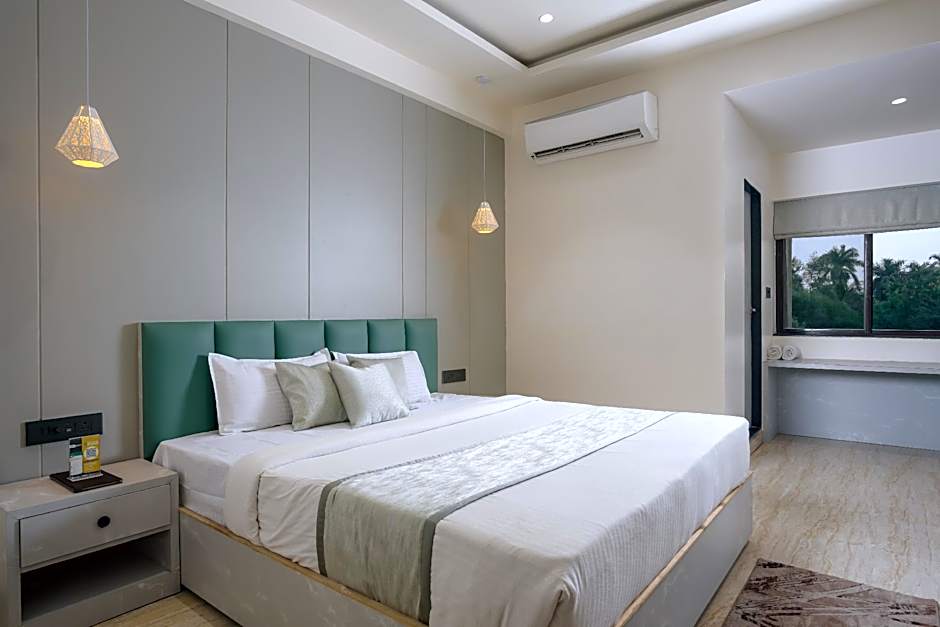 The Grand Neelam Hotel