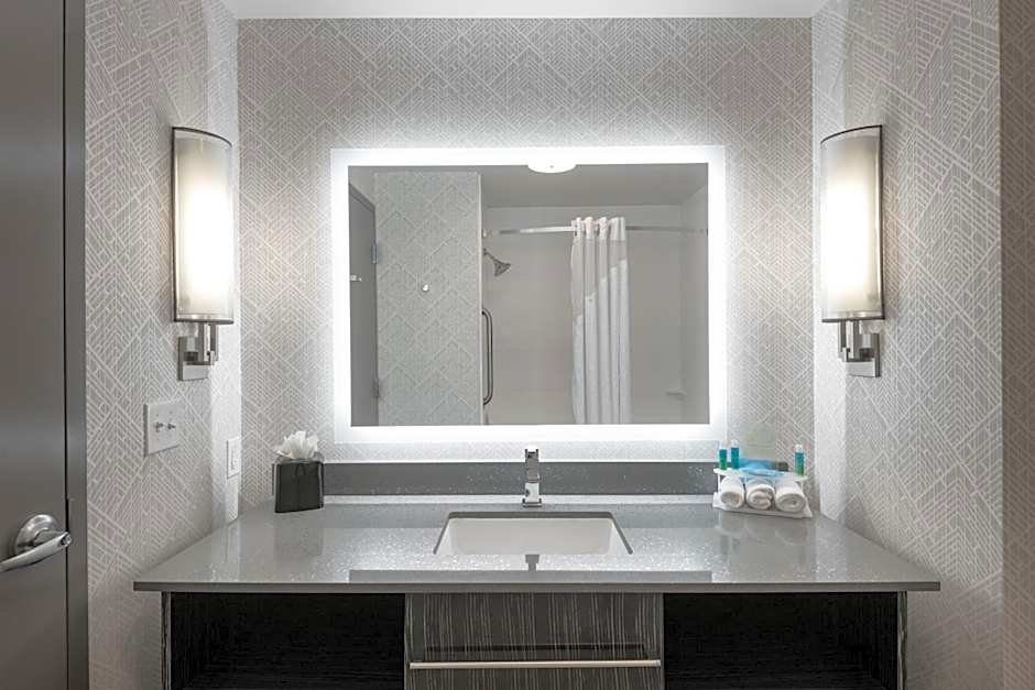 Holiday Inn Express & Suites Charlotte Airport By IHG