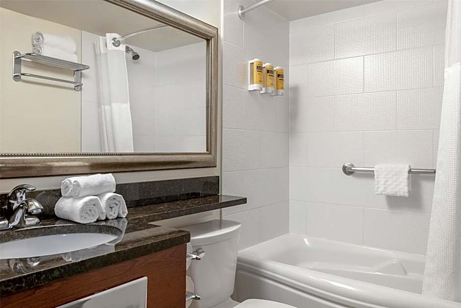 Best Western Plus Chocolate Lake Hotel