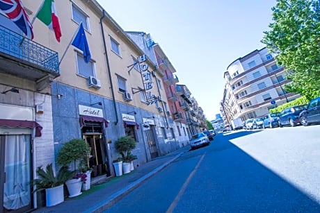 Hotel Adriano
