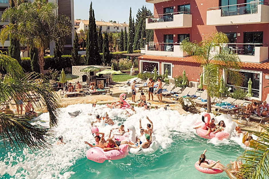 Topazio Vibe Beach Hotel & Apartments