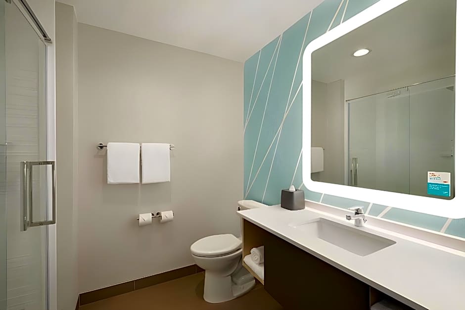 avid hotels MILWAUKEE WEST - WAUKESHA
