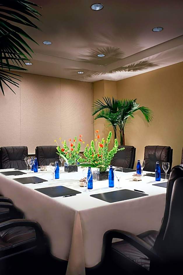Courtyard by Marriott Los Angeles Sherman Oaks