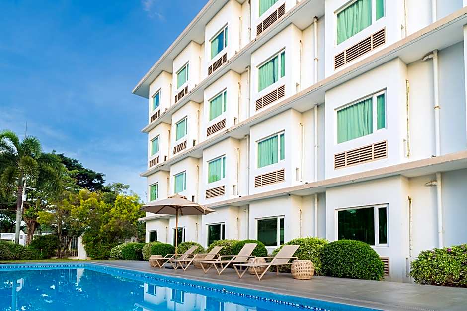Microtel by Wyndham South Forbes near Nuvali