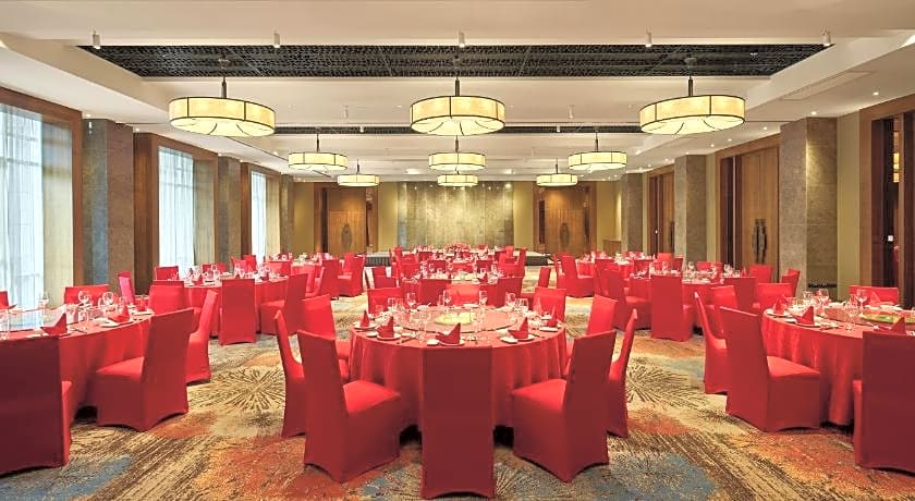 HUALUXE Ningbo Harbor City By IHG